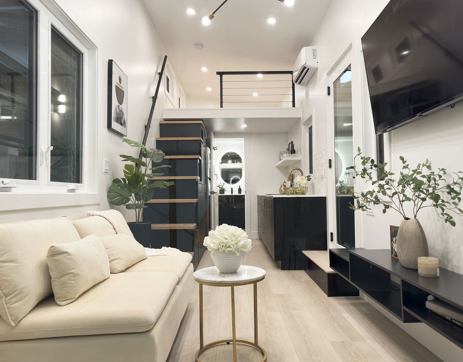 2023 Certified Modern Tiny House - 1 bed, 1 bath, 192 sqft in Sacramento , California